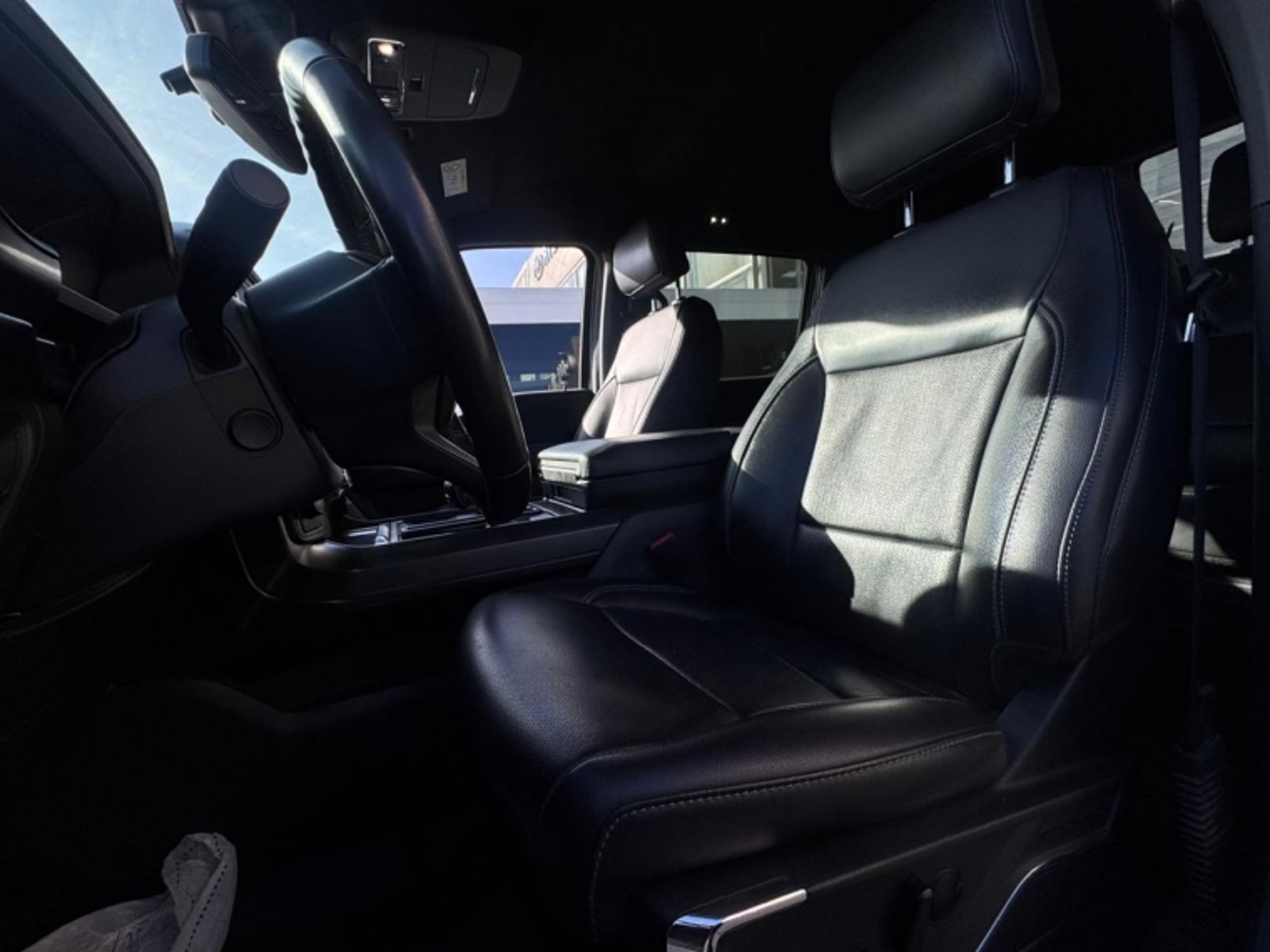 FORD F-150 5.0 LARIAT BLACK CC AT 4X4 2025 - Imagen 12 de 14