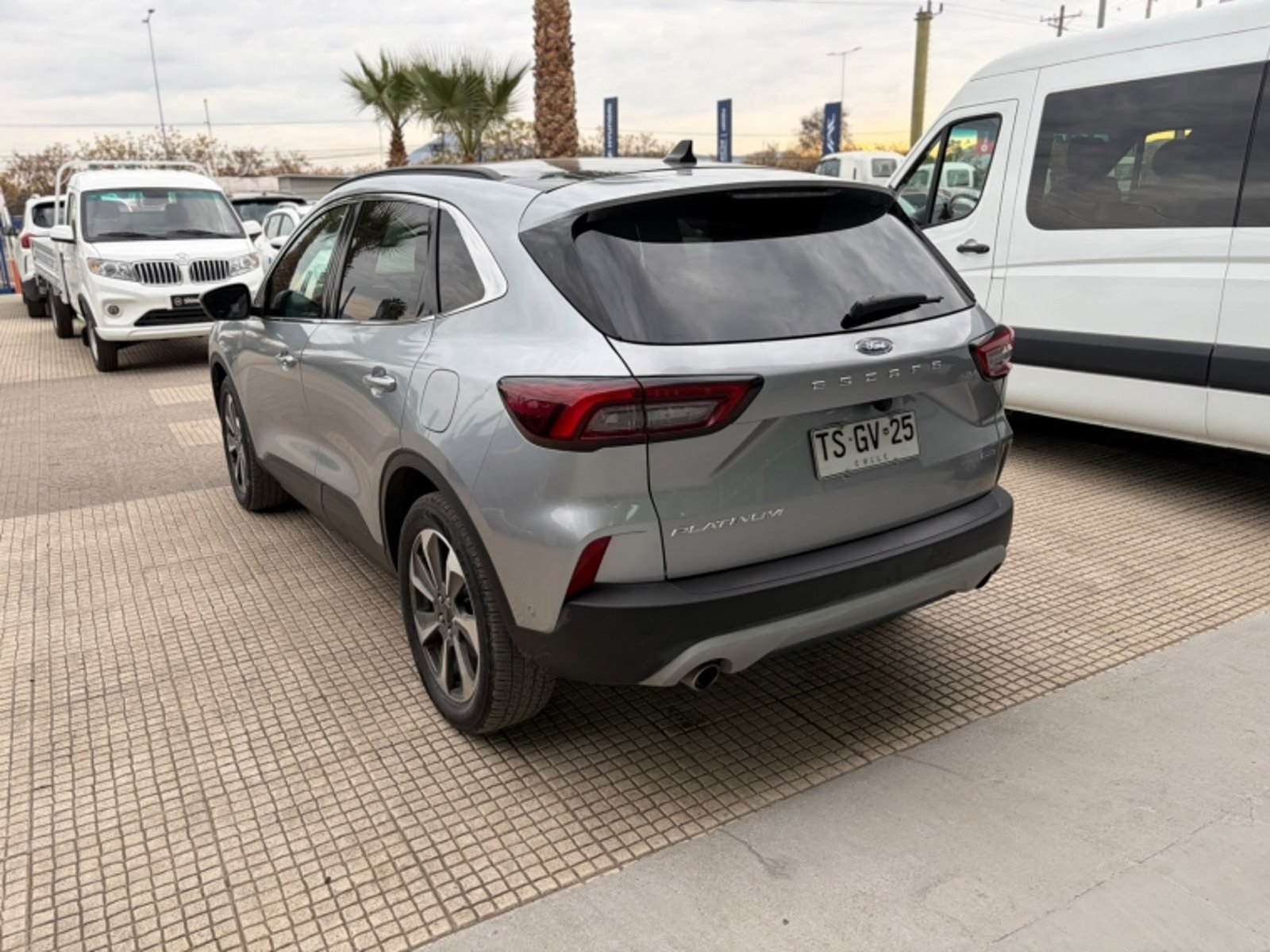 Ford ESCAPE FHEV 2.5 AUT 2024 - Foto 3 de 10