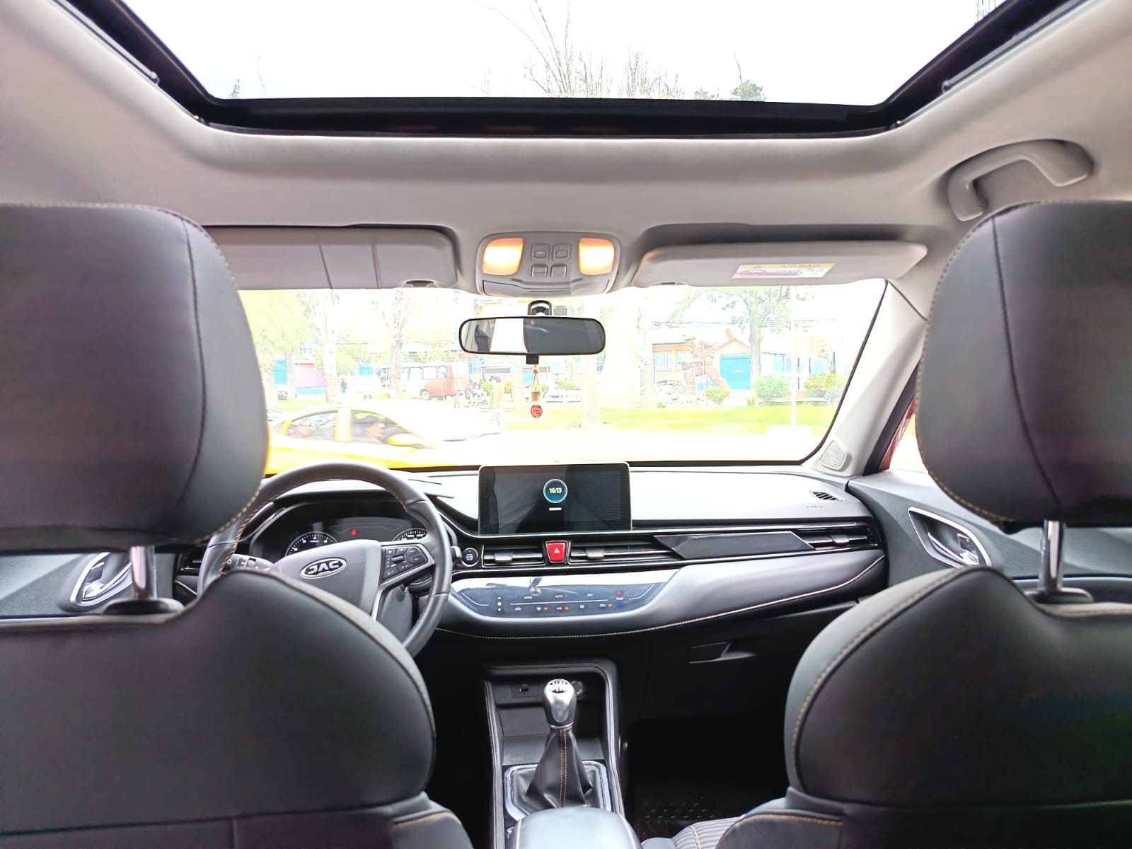 JAC JS4 1.5 LUXURY MT 2023 - Imagen 12 de 15