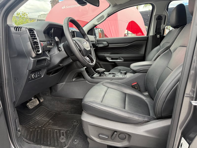 Ford RANGER 3.0 LIMITED AT 4X4 DIESEL 2025 - Imagen 10 de 17