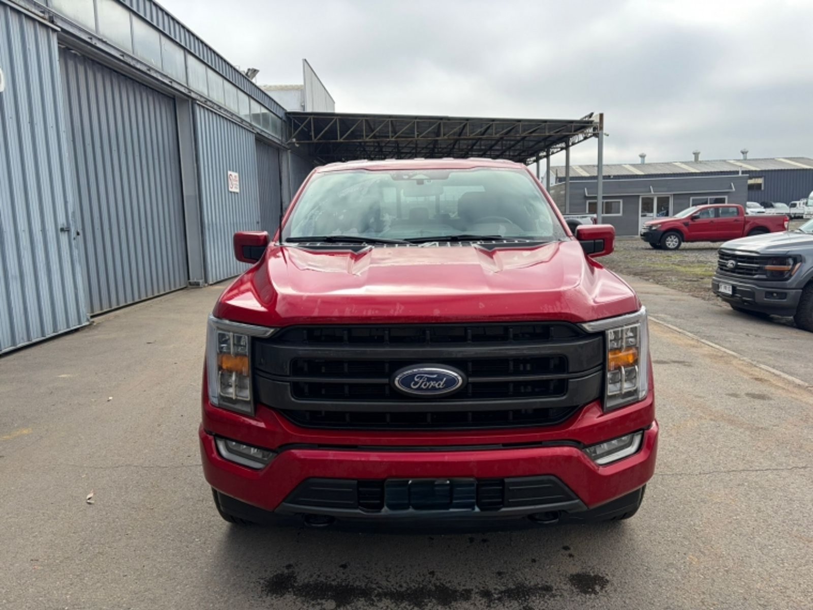 Ford F-150 LARIAT SPORT CC 5.0L AT 4X4 2023 - Foto 5 de 10