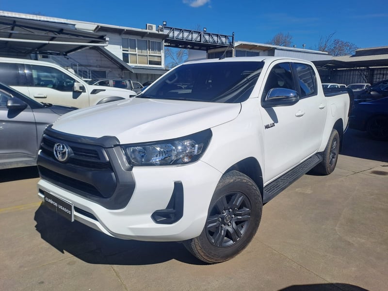 Toyota HILUX 2.4 SR MT 4X2 DIESEL 2024