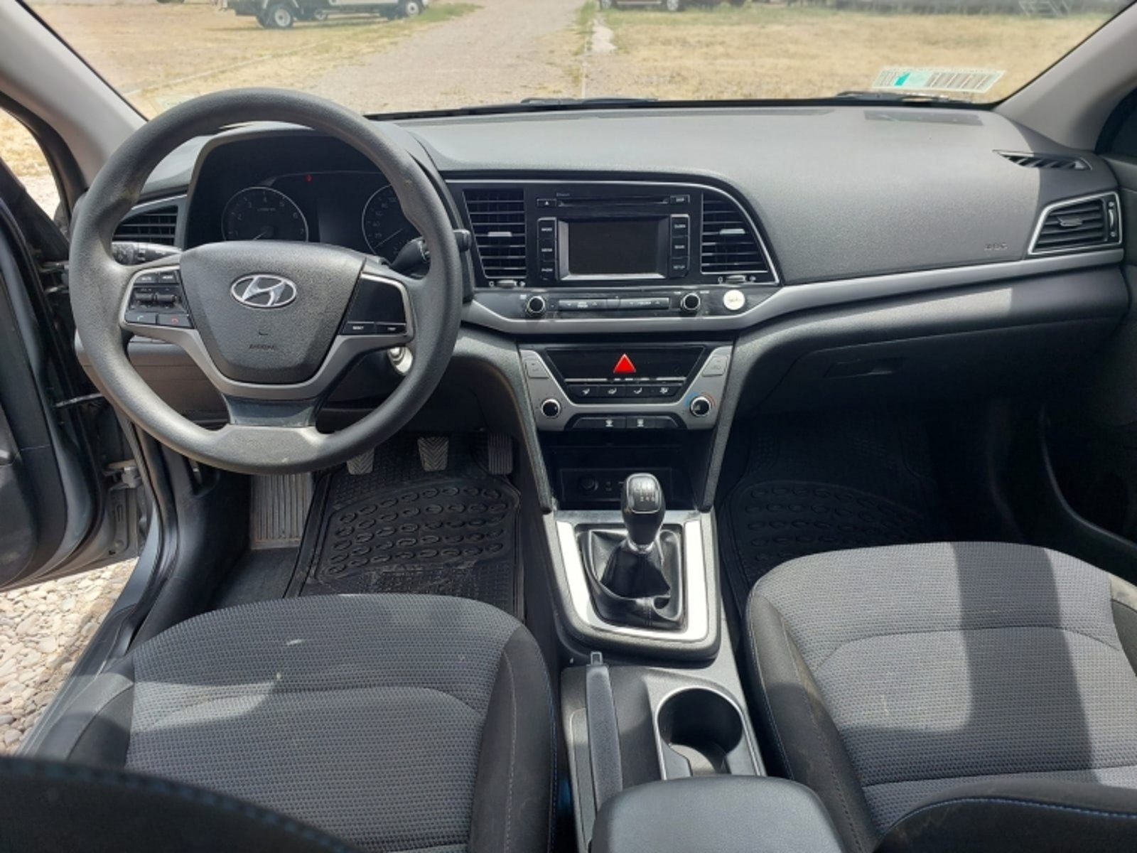 Hyundai ELANTRA GL 1.6 2017 - Imagen 6 de 12