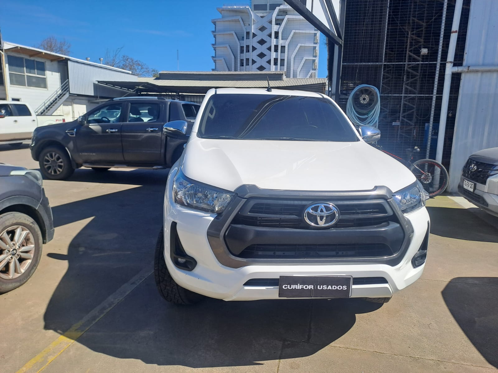 Toyota HILUX 2.4 SR MT 4X2 DIESEL 2024 - Foto 2 de 9