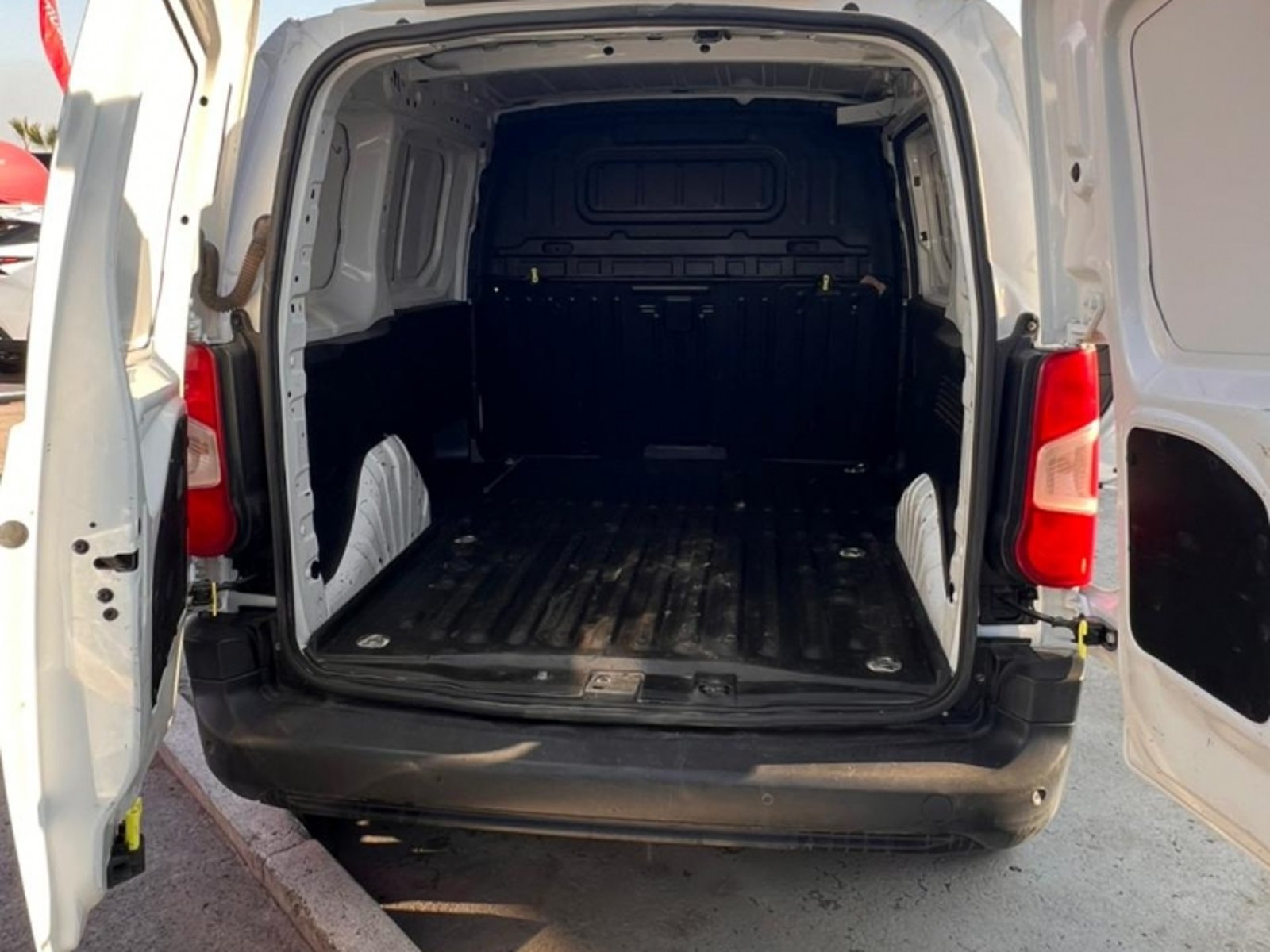 Citroën BERLINGO 1.5 2024 - Imagen 8 de 15
