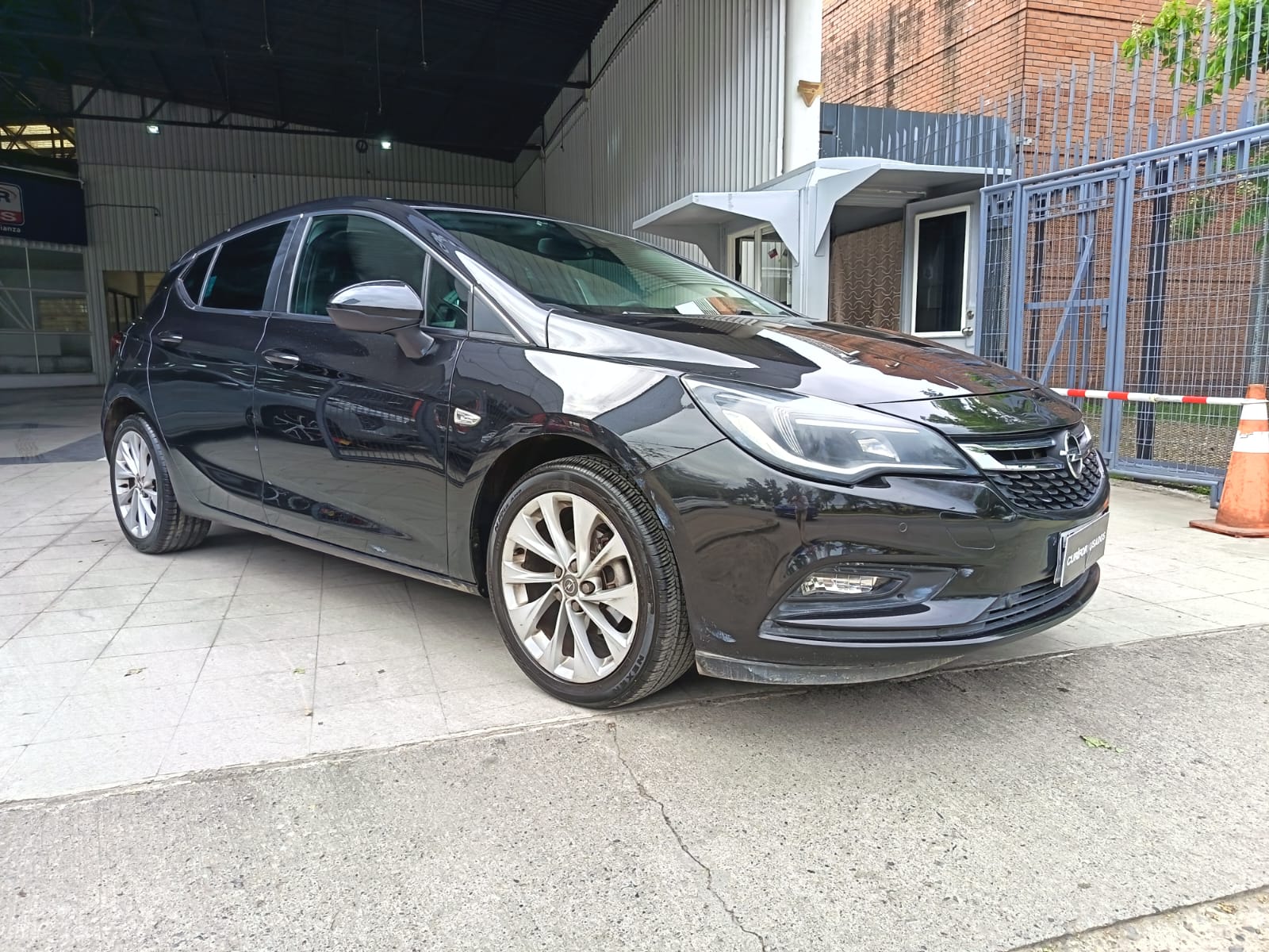Opel ASTRA 1.4 ASTRA K ENJOY HB5 AT 2017 - Foto 3 de 15