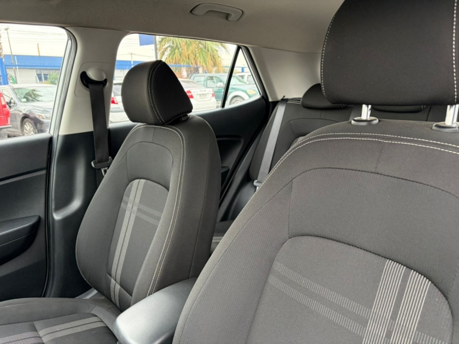 HYUNDAI VENUE 1.6 QX PLUS MT 2022 - Imagen 10 de 11