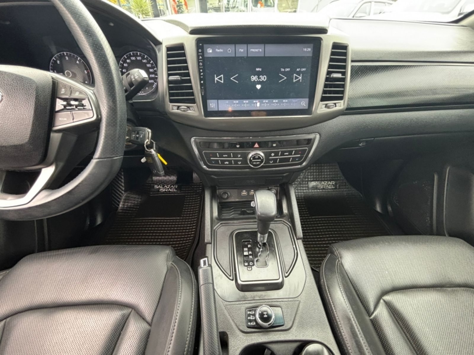 SSANGYONG MUSSO 2.2 LIMITED PLUS 4X4 DIESEL AT 2024 - Imagen 14 de 18
