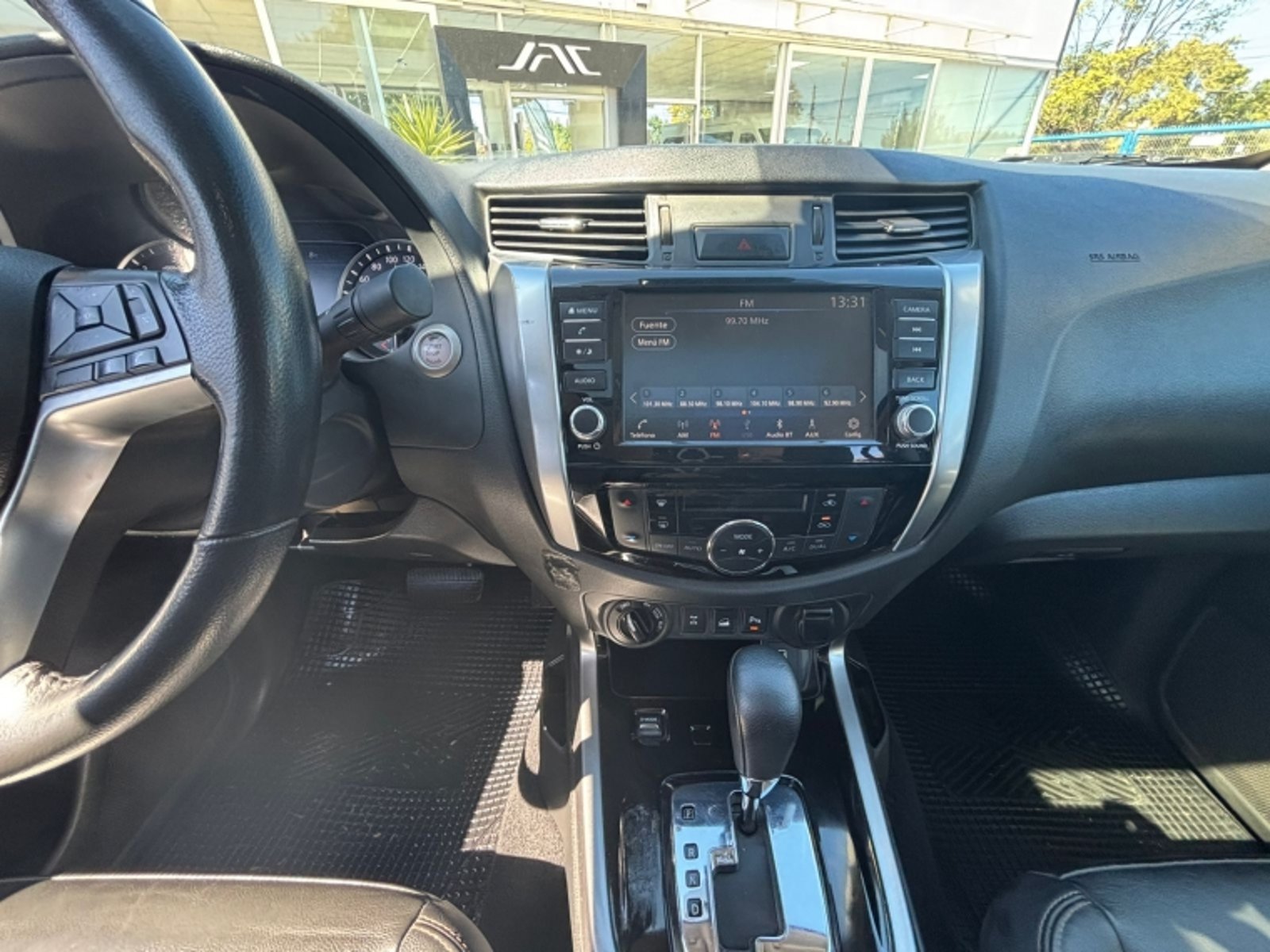 Nissan NAVARA 2.3 DC PLATINUM AT 4X4 DIESEL 2023 - Imagen 15 de 18