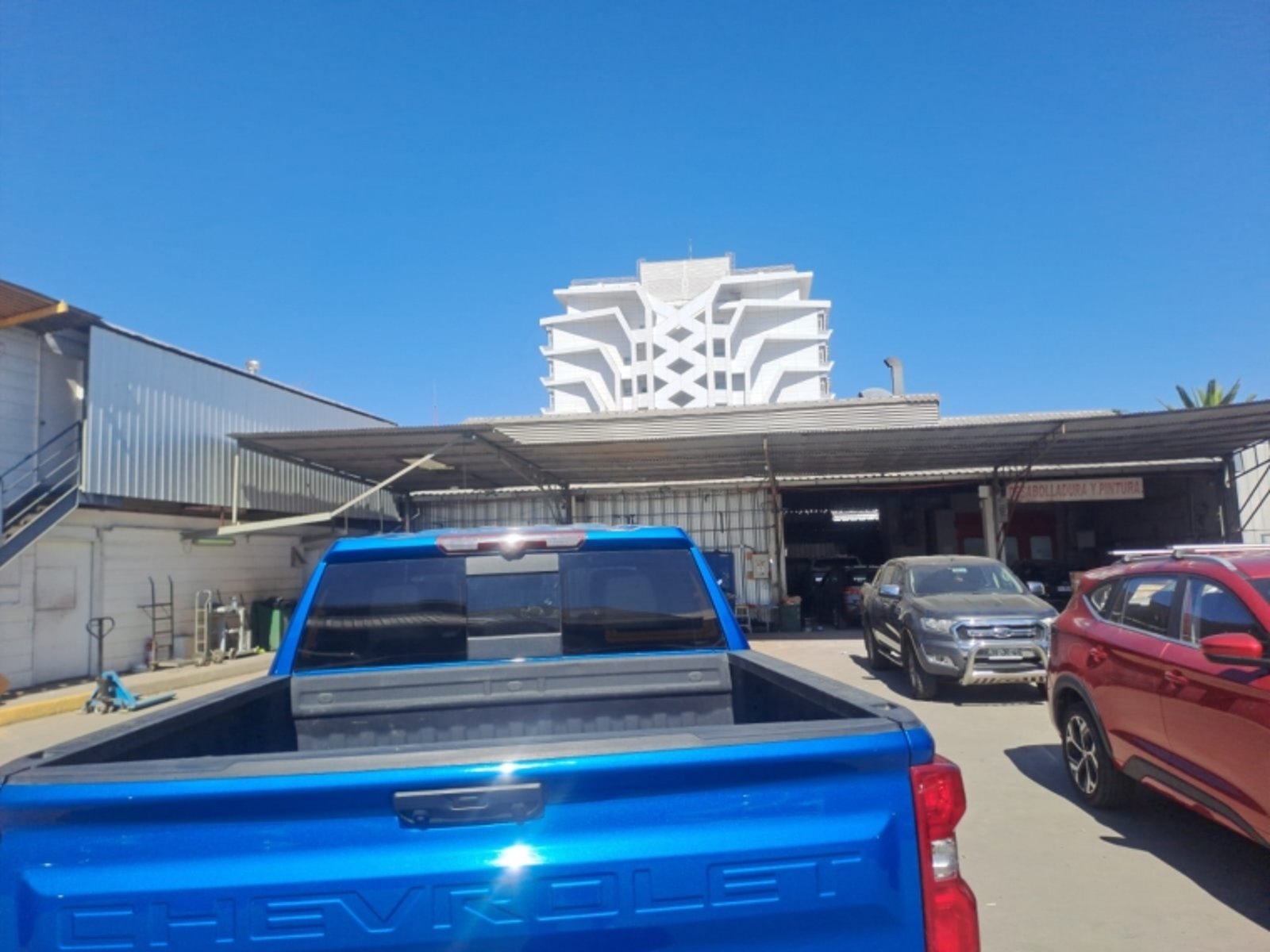 Chevrolet SILVERADO 6.2 ZR2 AT 4X4 - DESCUENTA IVA 2024 - Imagen 14 de 15