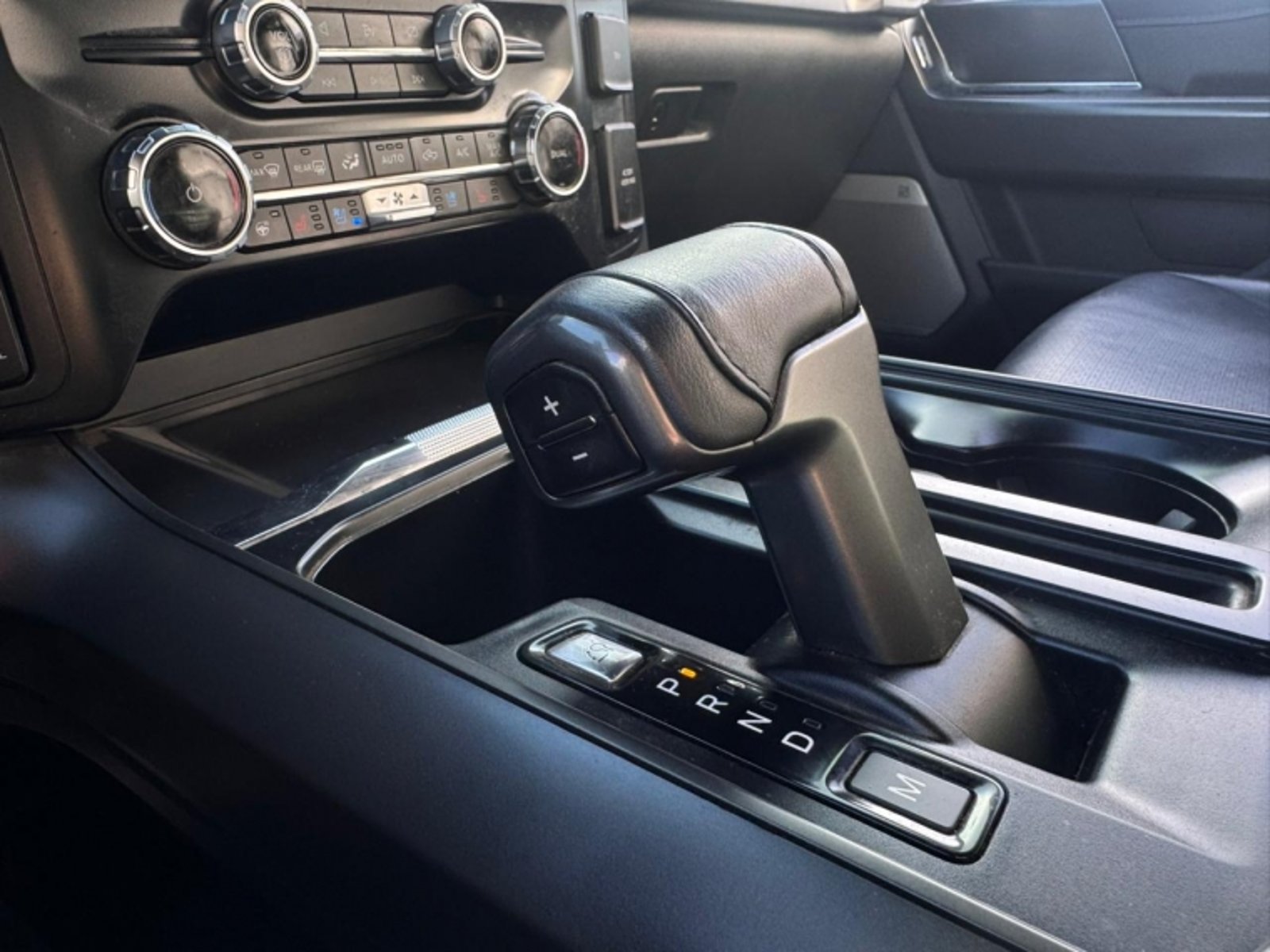 FORD F-150 5.0 LARIAT BLACK CC AT 4X4 2025 - Imagen 10 de 14