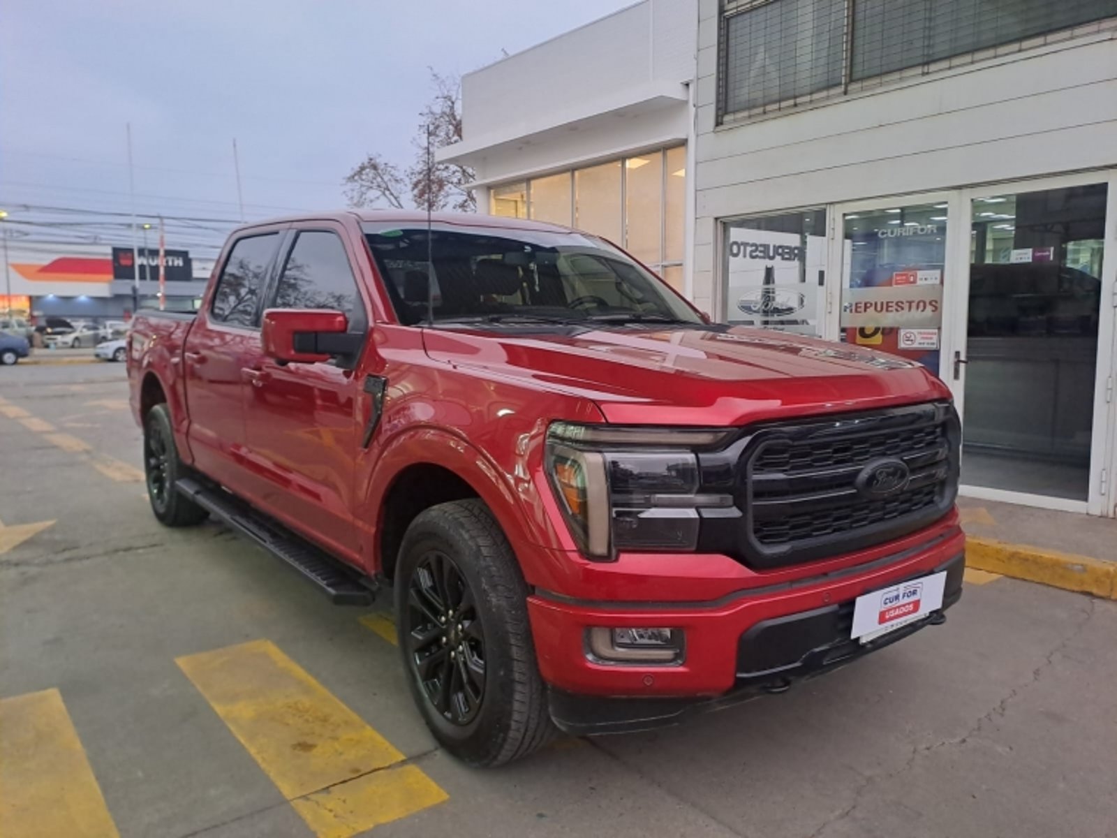 Ford F-150 5.0 LARIAT BLACK CC AT 4X4 2025 - Foto 3 de 11