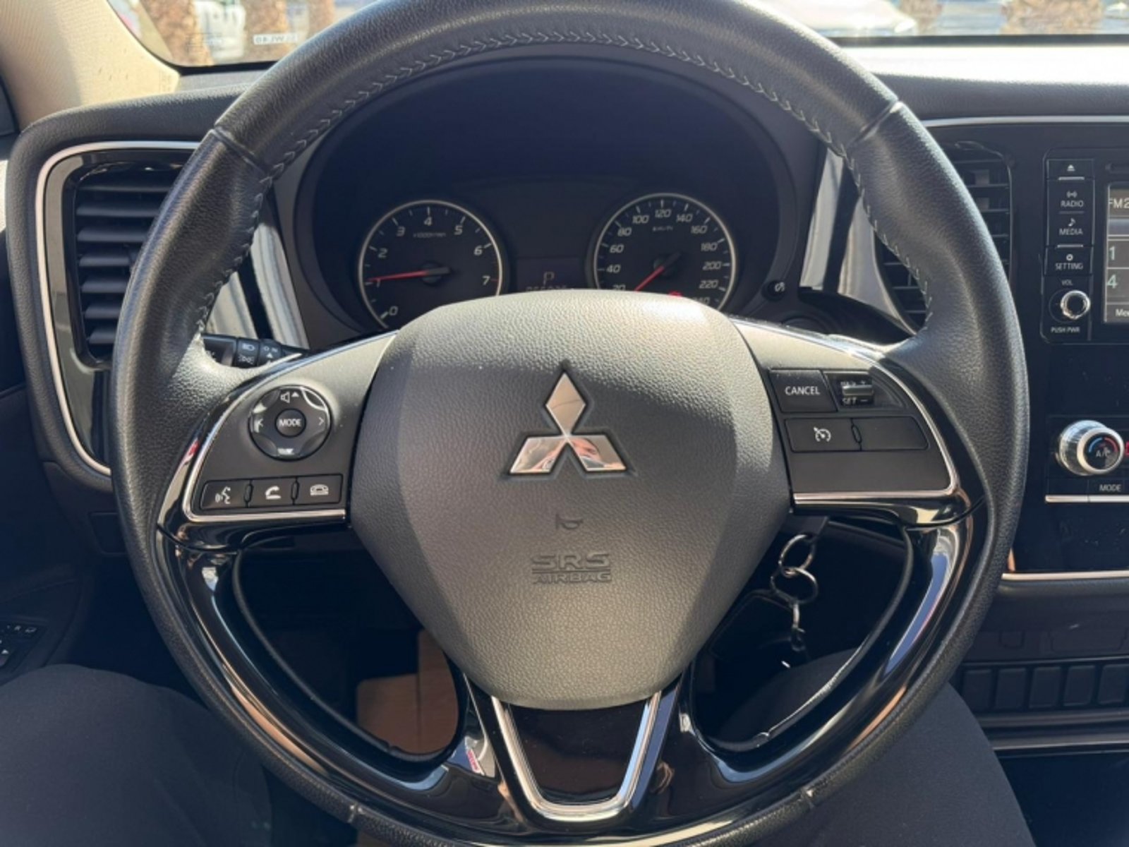 Mitsubishi OUTLANDER 2.0 GLX AT 4X2 2023 - Imagen 8 de 12