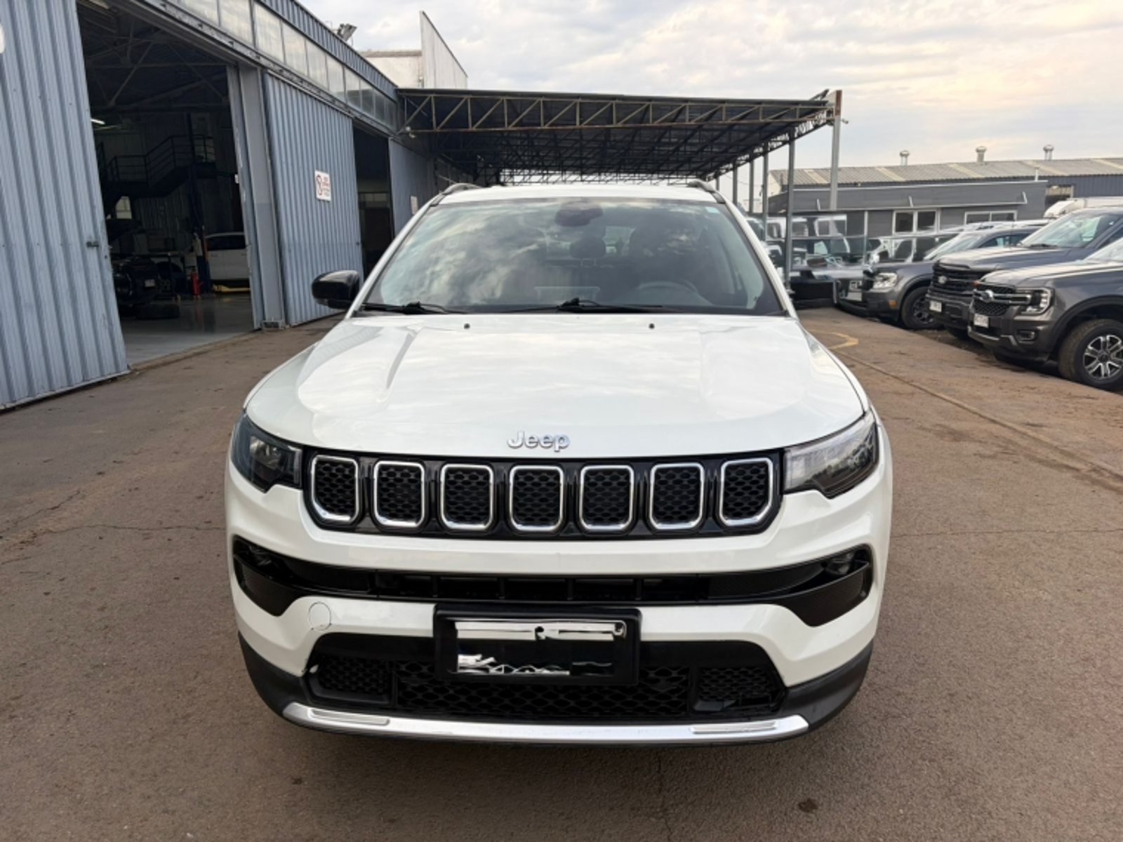 Jeep COMPASS LONGITUDE 1.3 AUT 2022 - Foto 4 de 10