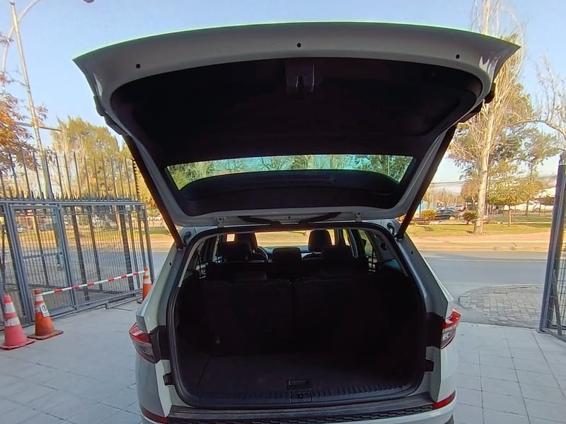 Skoda KODIAQ 1.4 TSI SELECTION AT 2025 - Imagen 9 de 17