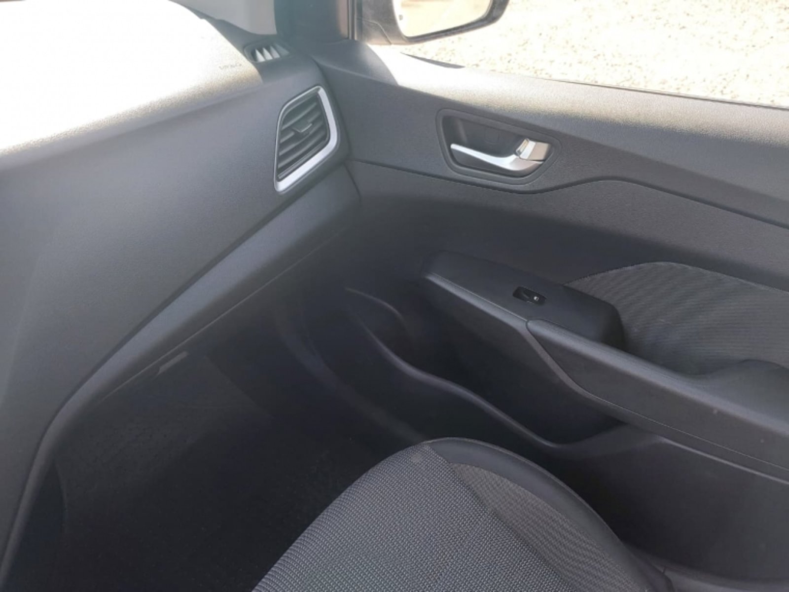 HYUNDAI ACCENT 1.4 HCI PLUS MT 2022 - Imagen 9 de 12