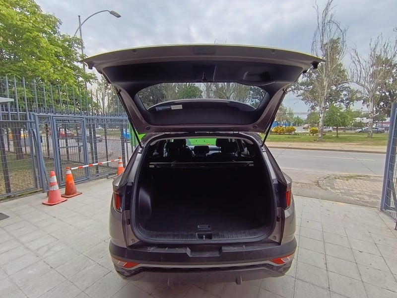 Hyundai TUCSON 2.0 NX4 PLUS MT 2023 - Imagen 9 de 15