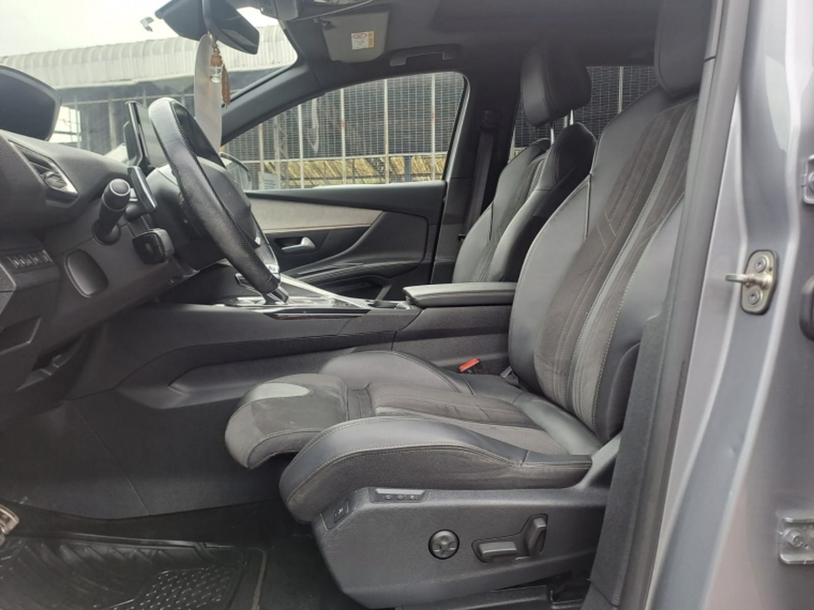 Peugeot 5008 1.6 GT PURETECH 180 EAT8 2022 - Foto 3 de 12