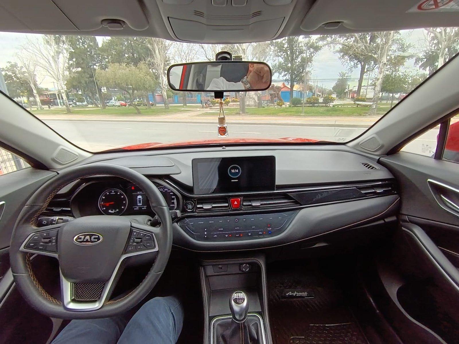 JAC JS4 1.5 LUXURY MT 2023 - Imagen 13 de 15