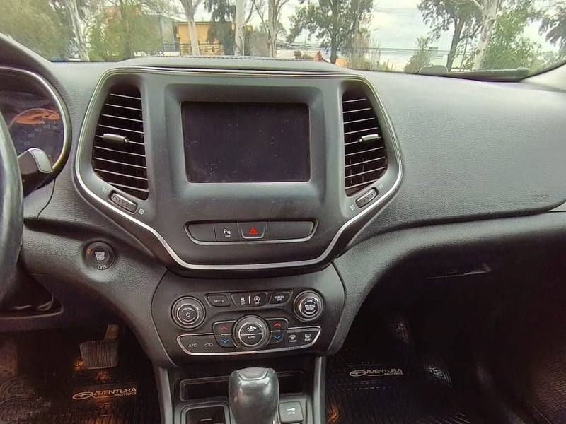 Jeep CHEROKEE 2.4 LONGITUDE AT 2020 - Imagen 14 de 16