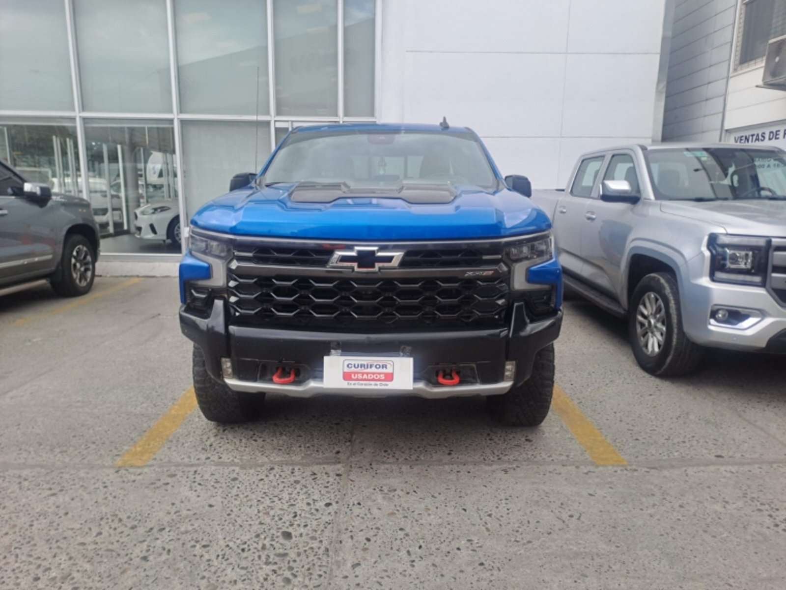 Chevrolet SILVERADO 6.2 ZR2 AT 4X4 - DESCUENTA IVA 2024 - Foto 2 de 15