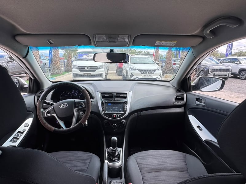 Hyundai ACCENT 1.4 RB SDN 6MT GL 2AB AC 4X2 2019 - Imagen 11 de 14