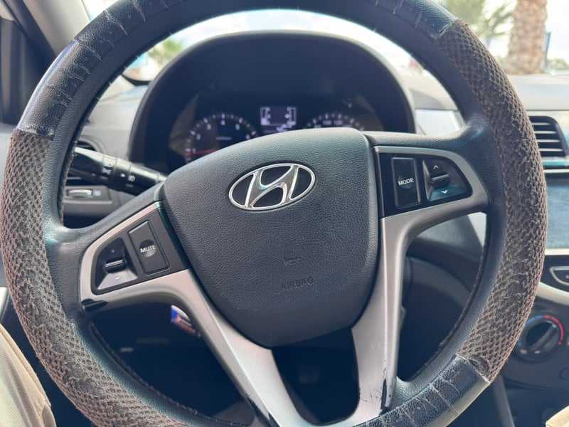Hyundai ACCENT 1.4 RB SDN 6MT GL 2AB AC 4X2 2019 - Imagen 8 de 14