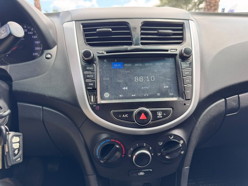 Hyundai ACCENT 1.4 RB SDN 6MT GL 2AB AC 4X2 2019 - Imagen 10 de 14