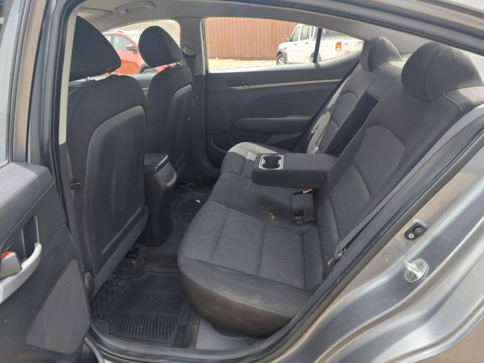 Hyundai ELANTRA GL 1.6 2017 - Imagen 11 de 12