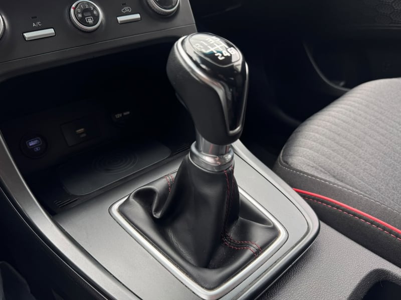 Hyundai CRETA 1.5 SU2I PLUS MT 2023 - Imagen 9 de 11