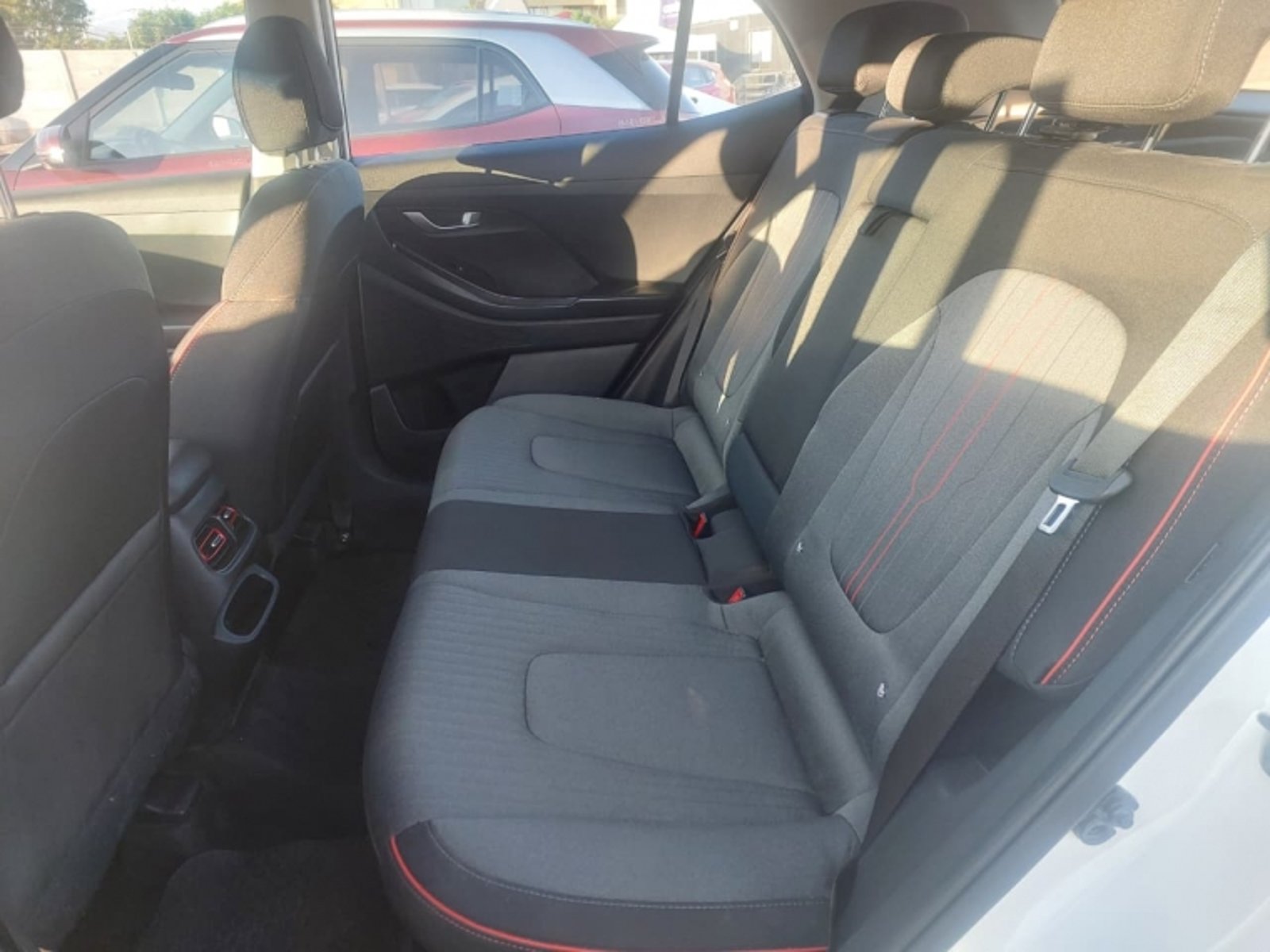 HYUNDAI CRETA 1.5 SU2I PLUS MT 2023 - Imagen 9 de 13