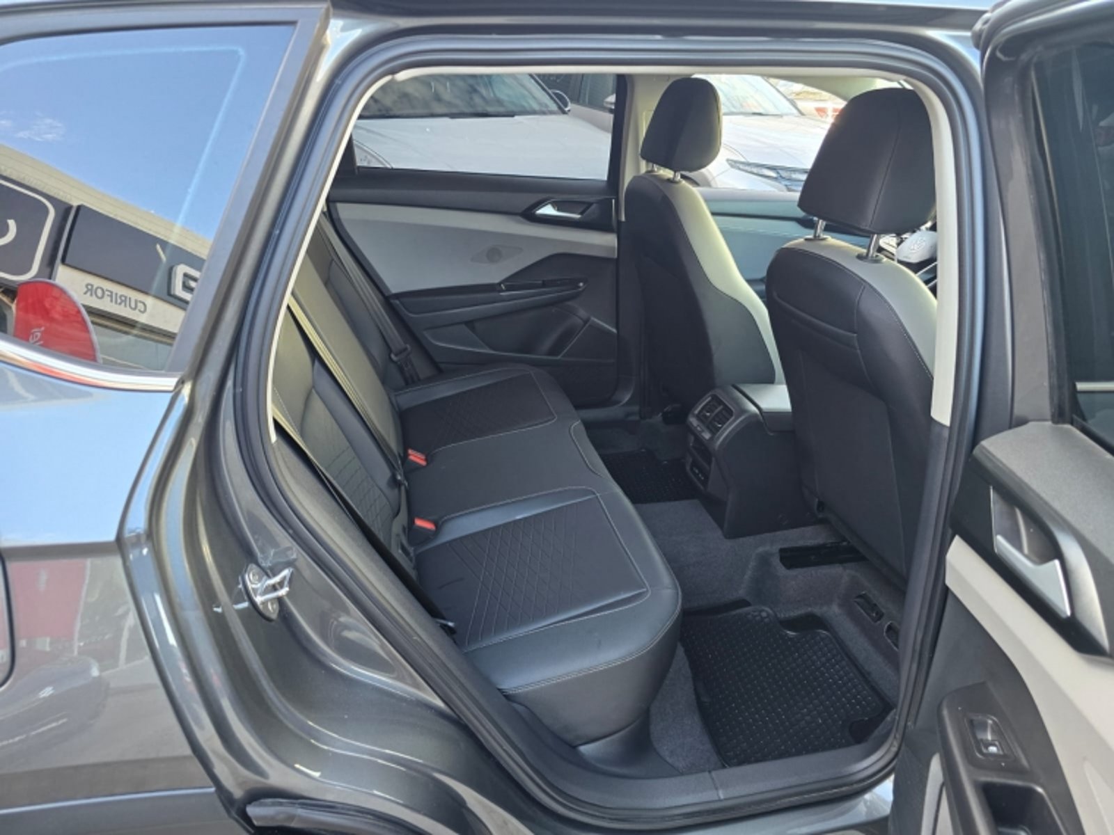 VOLKSWAGEN TAOS 1.4 TSI COMFORTLINE AT 2025 - Imagen 9 de 16
