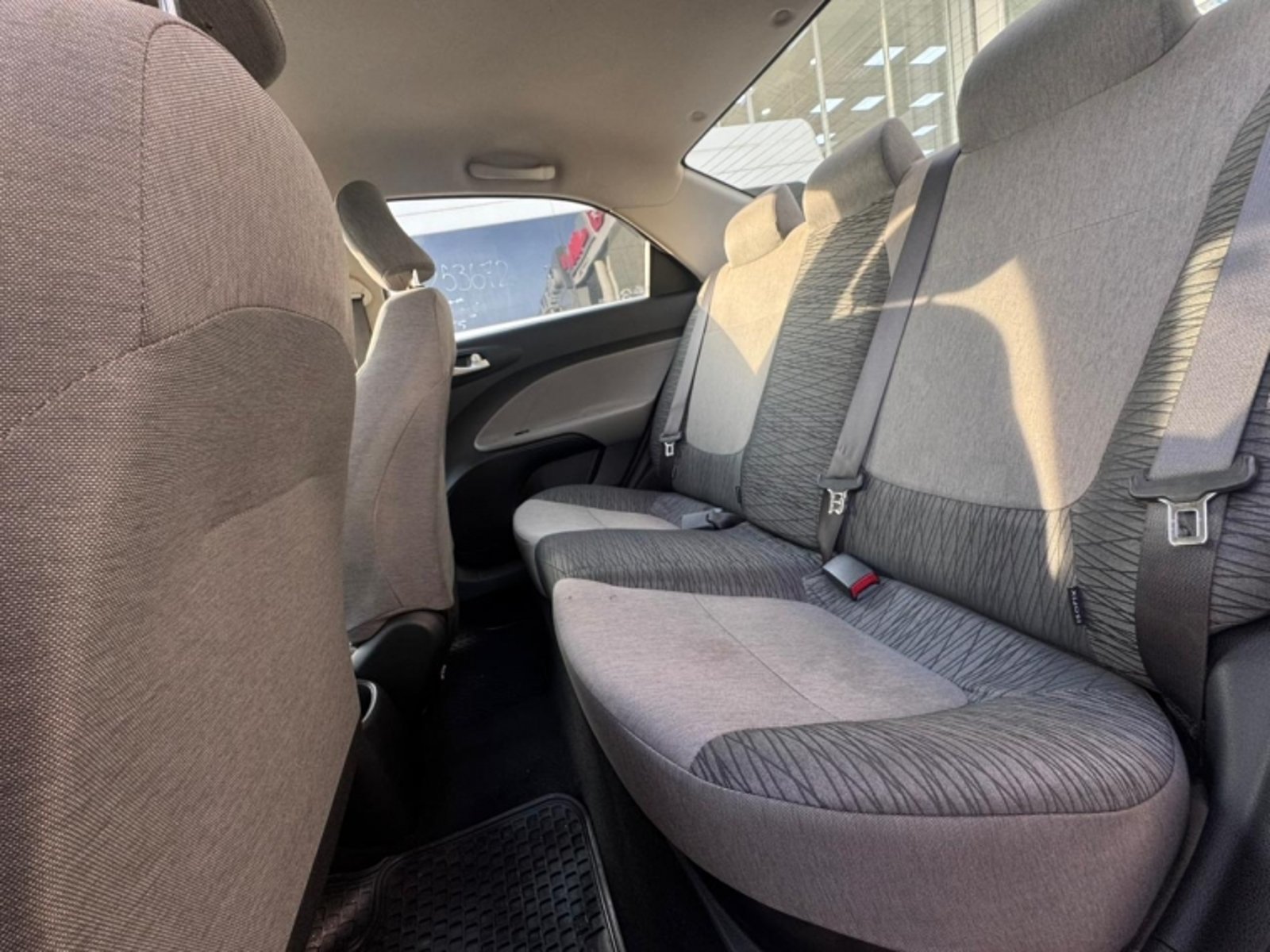 Kia SOLUTO 1.4 LX AC MT 2024 - Imagen 12 de 13