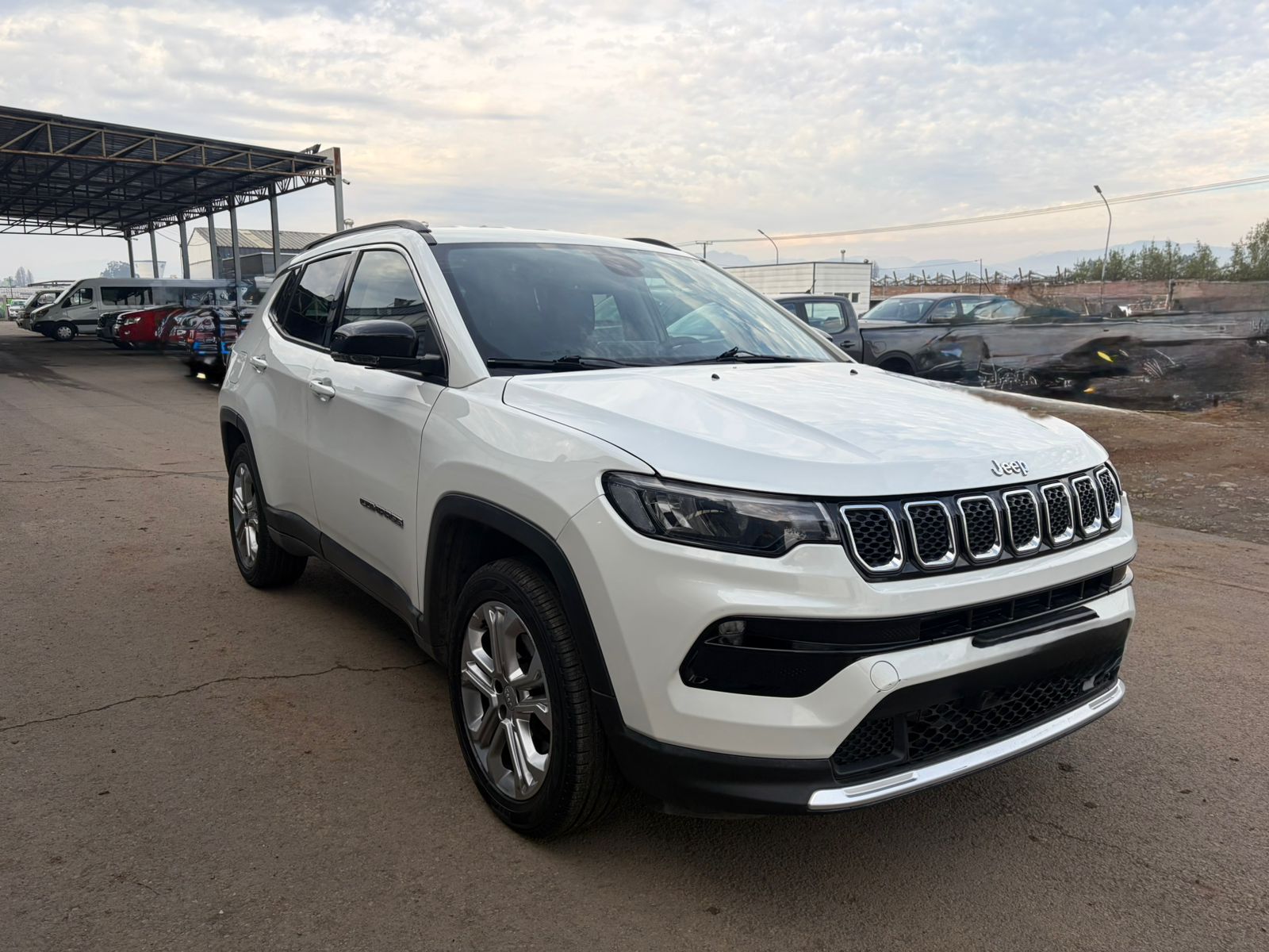 Jeep COMPASS LONGITUDE 1.3 AUT 2022 - Foto 2 de 10