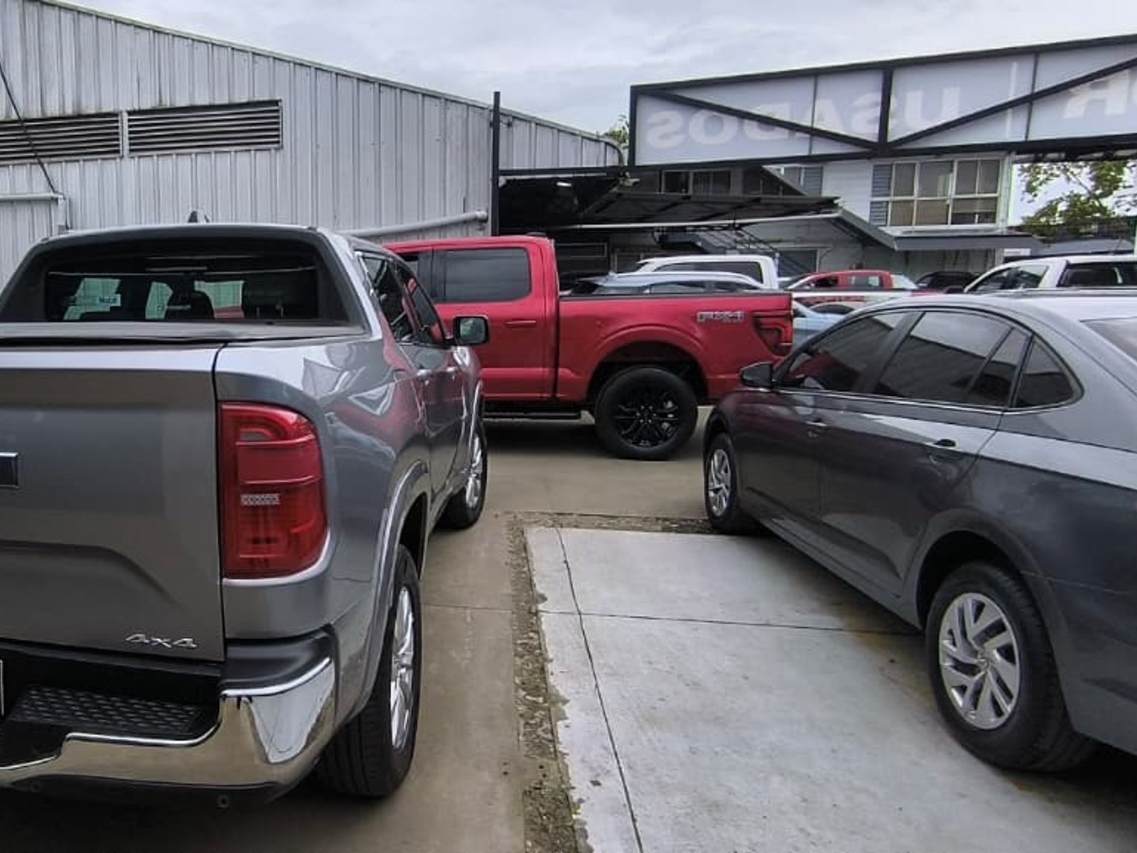 RAM RAMPAGE 2.0 BIGHORN DC AT 4X4 DIESEL 2026 - Foto 4 de 7