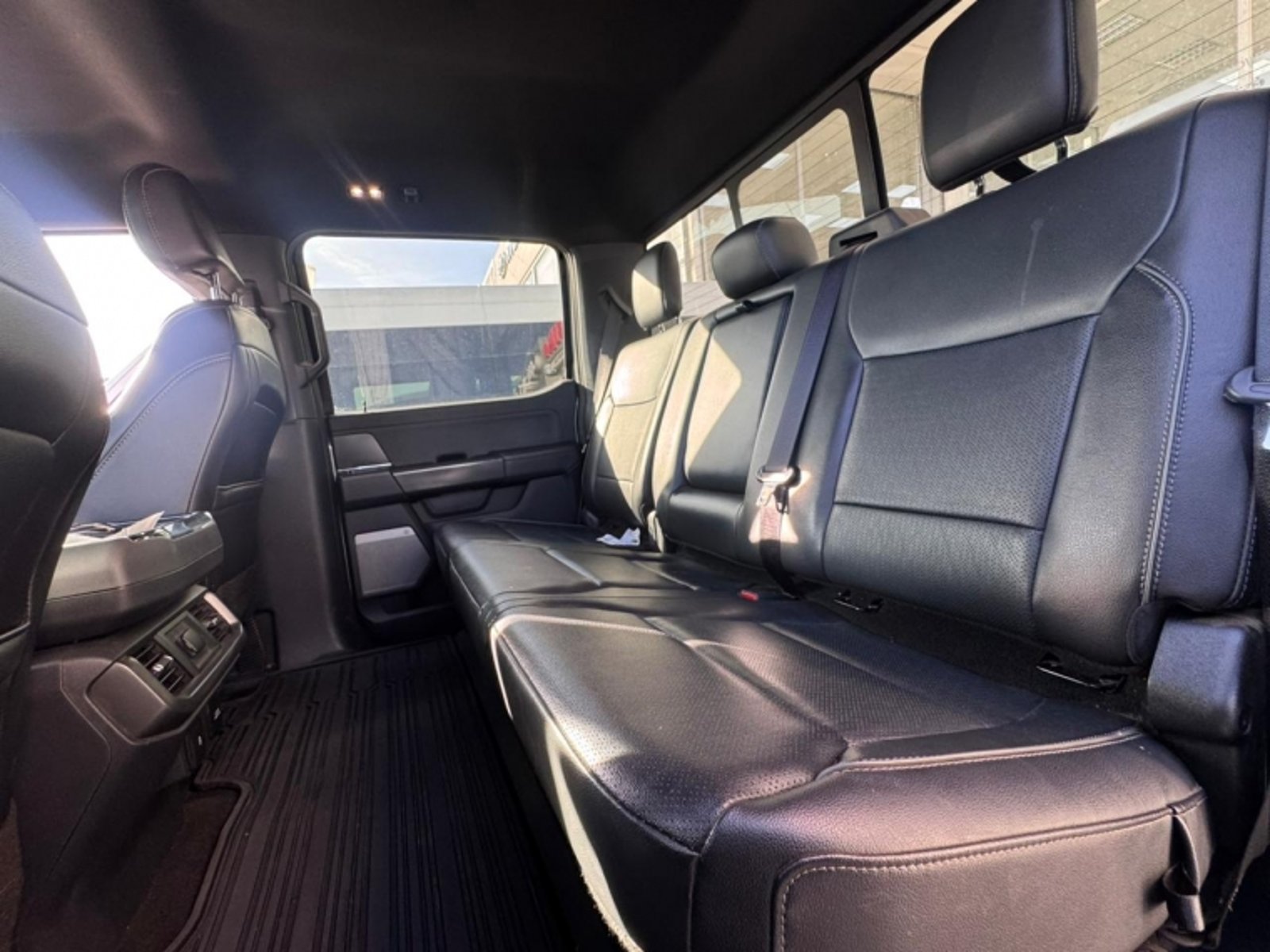 FORD F-150 5.0 LARIAT BLACK CC AT 4X4 2025 - Imagen 13 de 14