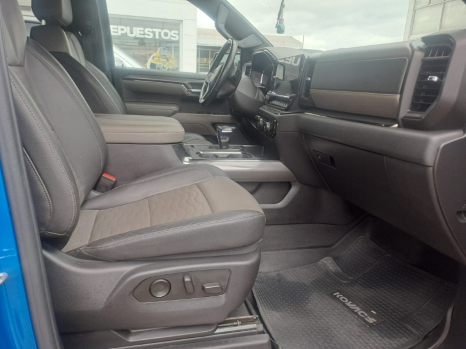 Chevrolet SILVERADO 6.2 ZR2 AT 4X4 - DESCUENTA IVA 2024 - Imagen 7 de 15
