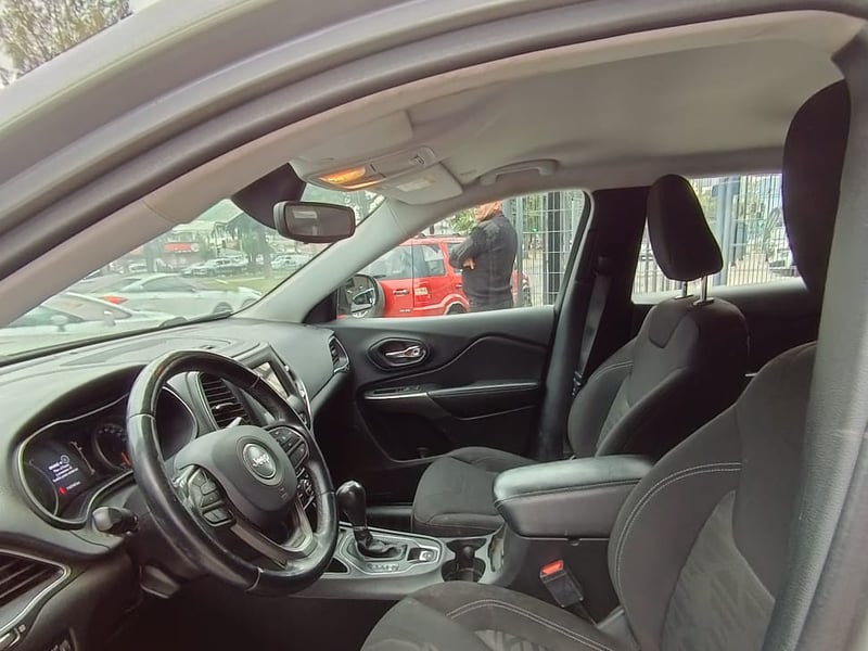 Jeep CHEROKEE 2.4 LONGITUDE AT 2020 - Imagen 13 de 16