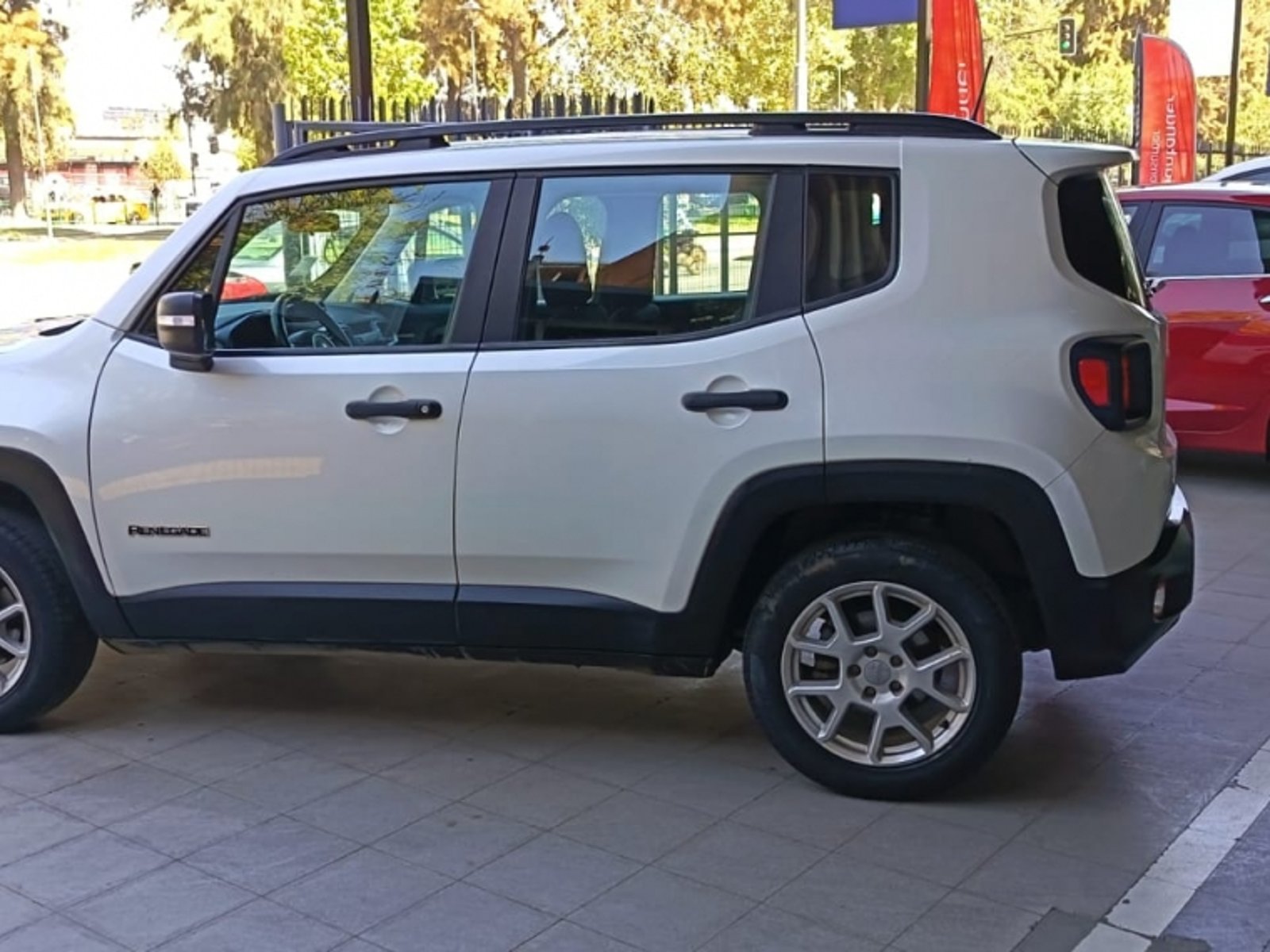 Jeep RENEGADE 1.8 SPORT LX MT 2022 - Foto 5 de 11