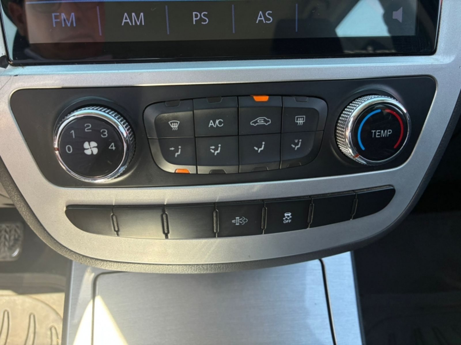 JAC T8 2.0 COMFORT MT 4X2 DIESEL 2023 - Imagen 12 de 14