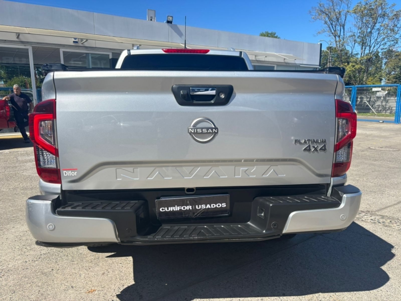 Nissan NAVARA 2.3 DC PLATINUM AT 4X4 DIESEL 2023 - Imagen 4 de 18