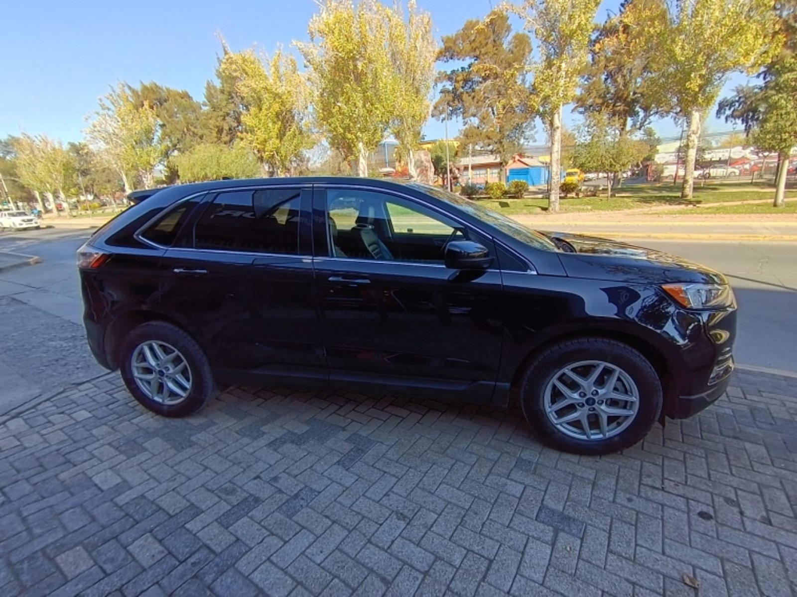Ford EDGE 2.0 SEL AT 4X4 2023 - Foto 2 de 11
