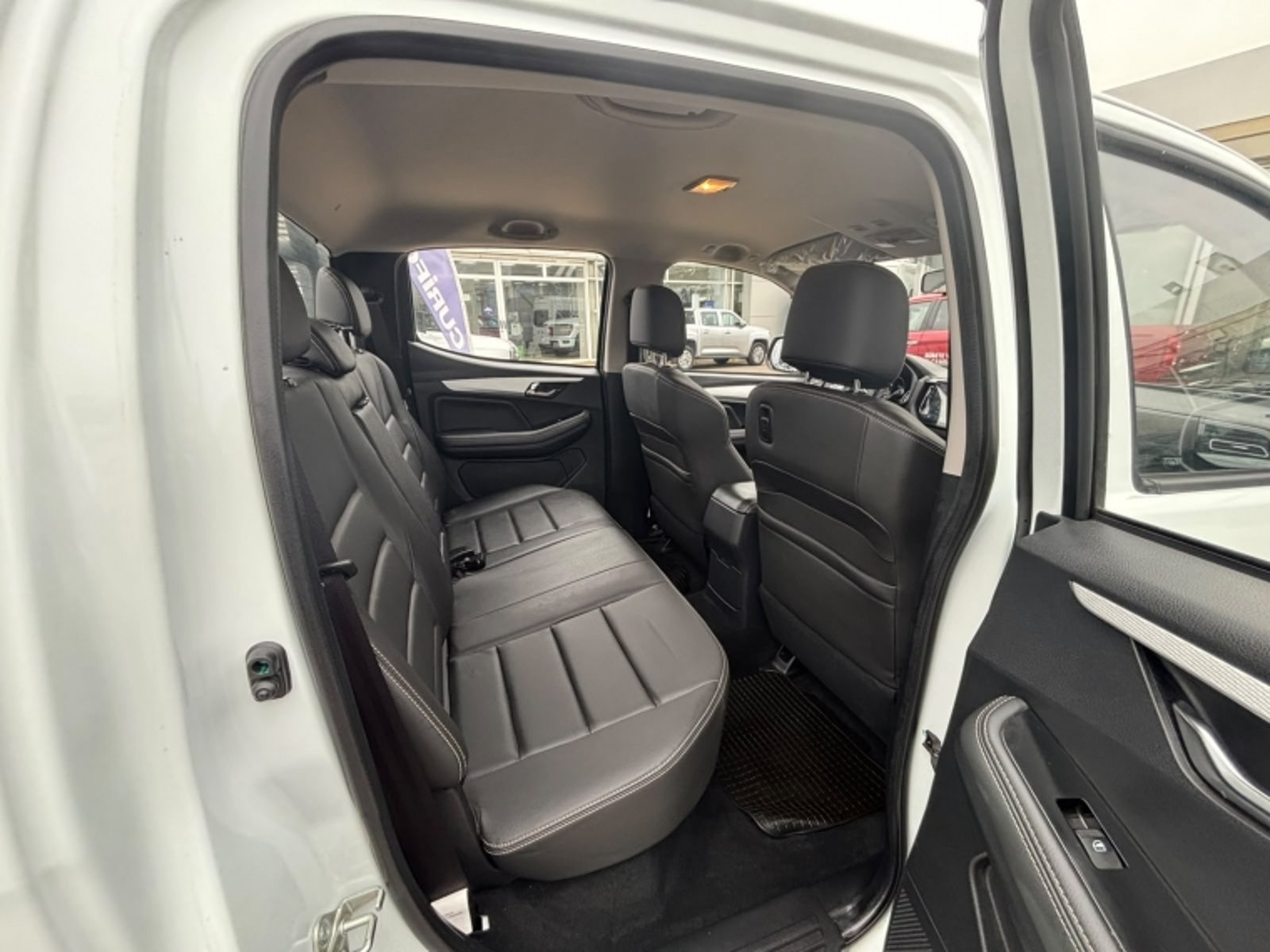 JIM RE-MAX CRDI DC 4X4 2.5 2025 - Imagen 9 de 15