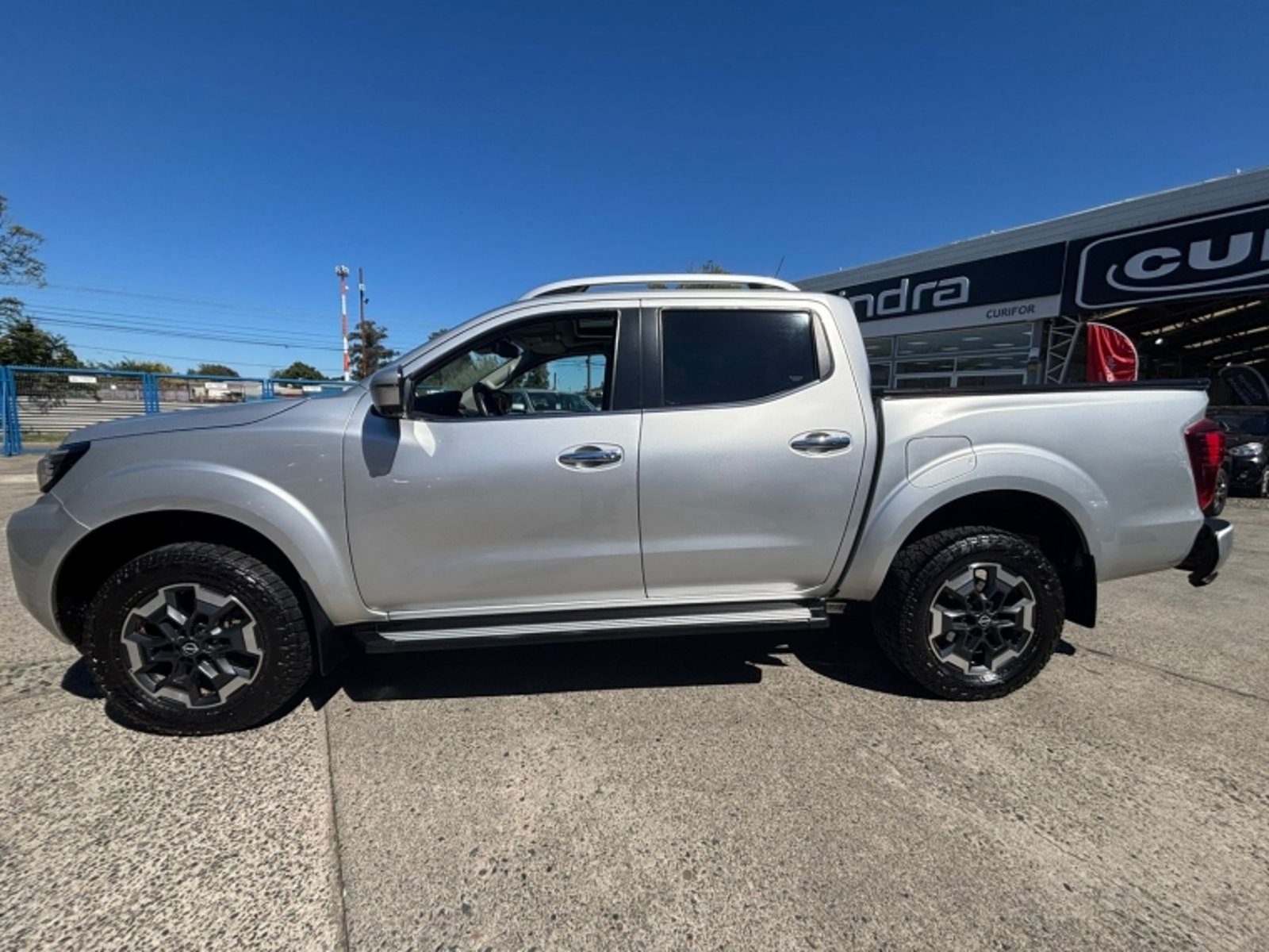 Nissan NAVARA 2.3 DC PLATINUM AT 4X4 DIESEL 2023 - Imagen 6 de 18