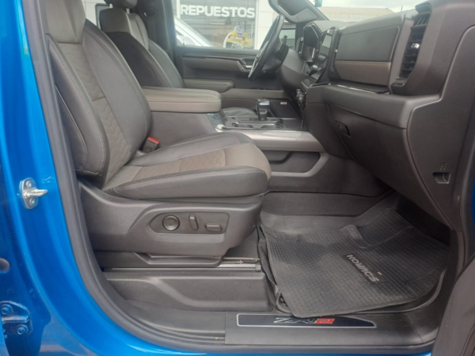 Chevrolet SILVERADO 6.2 ZR2 AT 4X4 - DESCUENTA IVA 2024 - Imagen 9 de 15