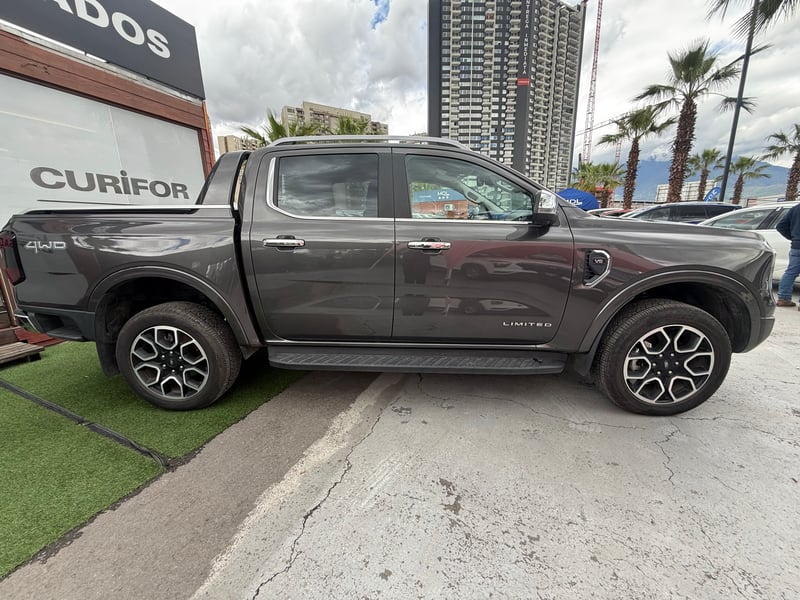 Ford RANGER 3.0 LIMITED AT 4X4 DIESEL 2025 - Imagen 8 de 17