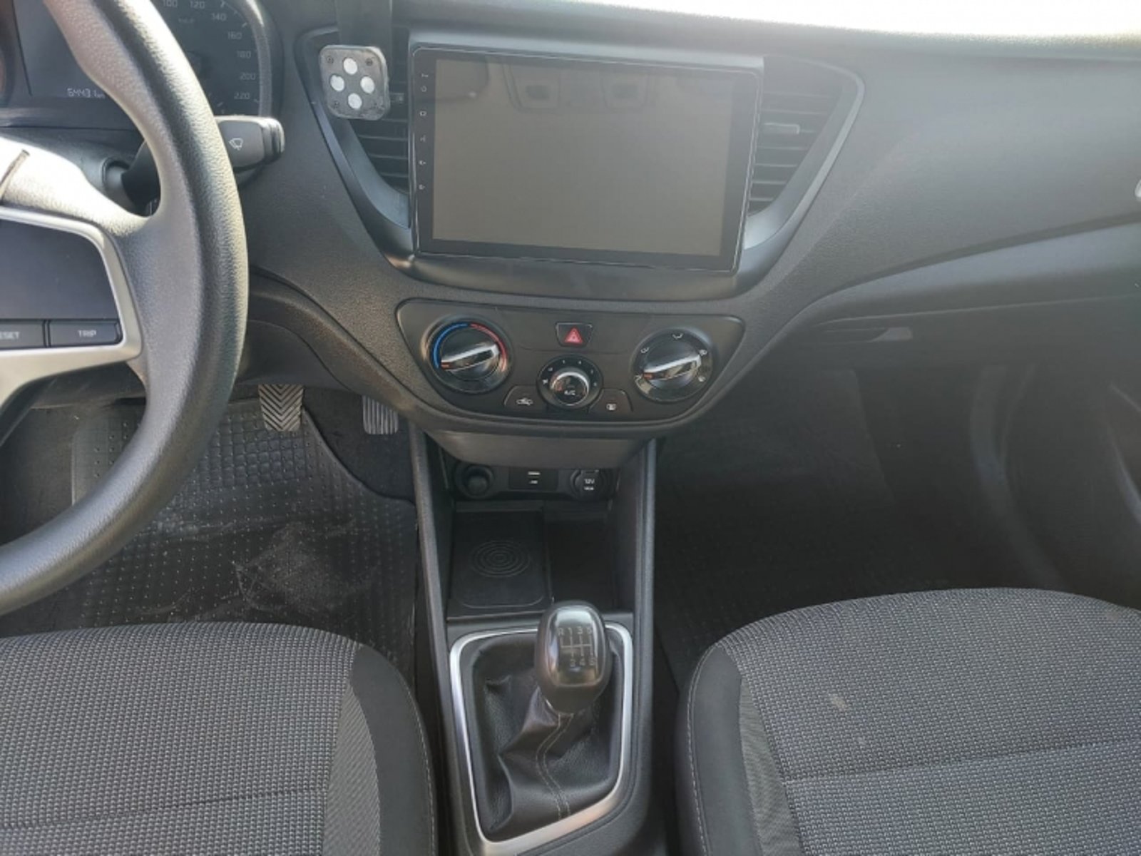 HYUNDAI ACCENT 1.4 HCI PLUS MT 2022 - Imagen 8 de 12