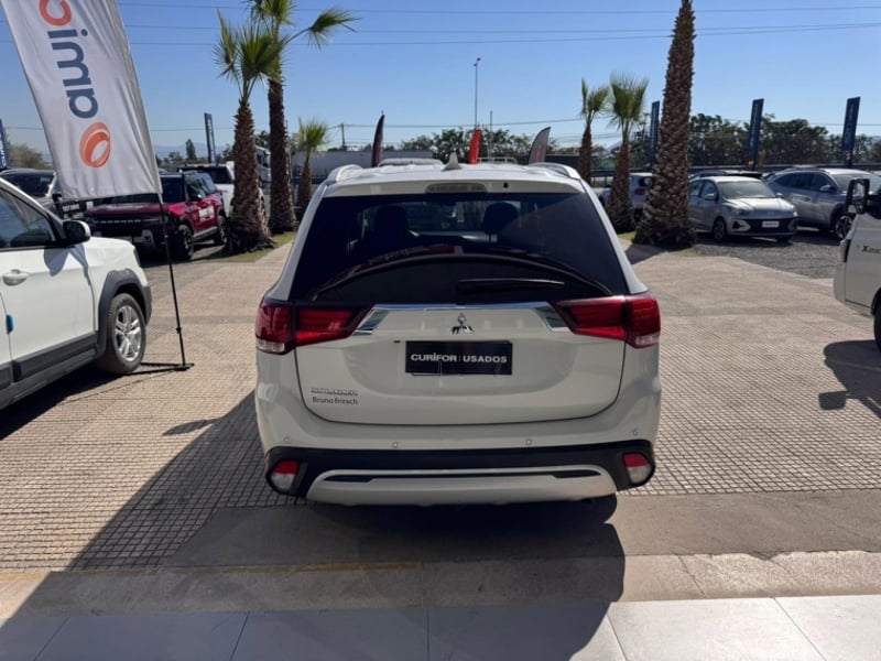 Mitsubishi OUTLANDER 2.0 GLX AT 4X2 2023 - Imagen 6 de 12