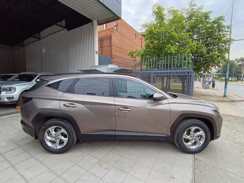 Hyundai TUCSON 2.0 NX4 PLUS MT 2023 - Imagen 4 de 15