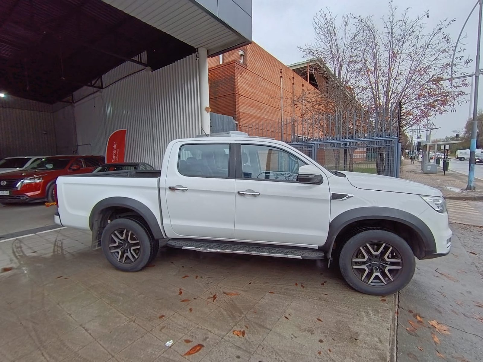 JAC T8 PRO 2.0 LUXURY MT 4X2 2023 - Imagen 4 de 14